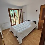 Villa Avec Jacuzzi 12 Personnes 5 Lits Doubles Et 1 Canape Lit *