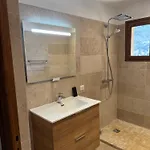 Avec Jacuzzi 12 Personnes 5 Lits Doubles Et 1 Canape Lit