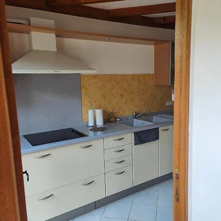 Villa Avec Jacuzzi 12 Personnes 5 Lits Doubles Et 1 Canape Lit *