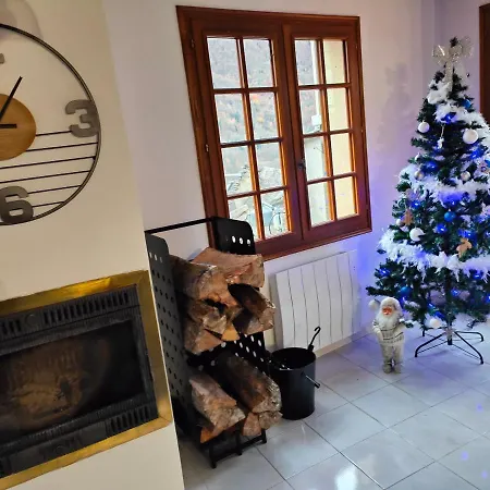 Avec Jacuzzi 12 Personnes 5 Lits Doubles Et 1 Canape Lit *